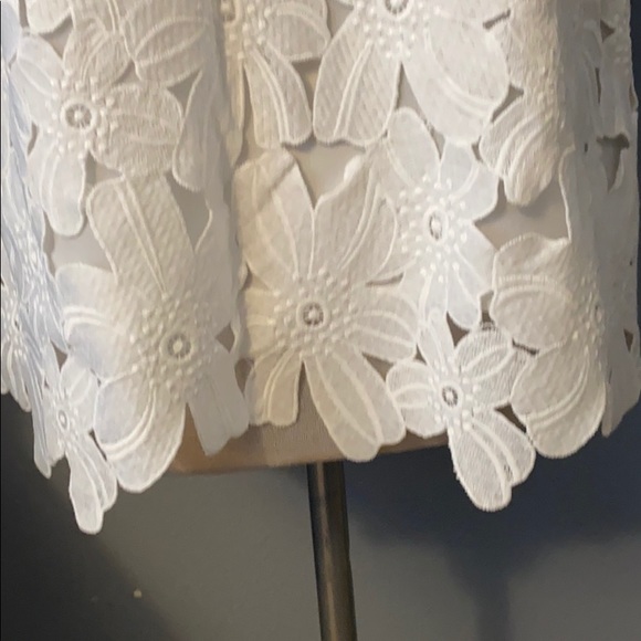 White Floral Appliqué Top - Picture 3 of 7